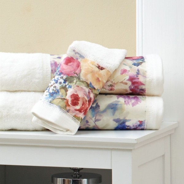 Toallas de baño en rizo 100% algodón con cenefa decorativa estampada. Toque y acabado velour. Varios tamaños y colores.